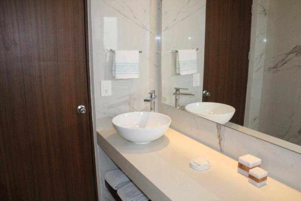 Beach Front Renewed Apartment Cancún Exterior foto
